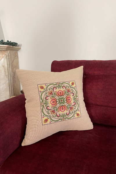 Kanaviçe İşlemeli Dekoratif Kırlent