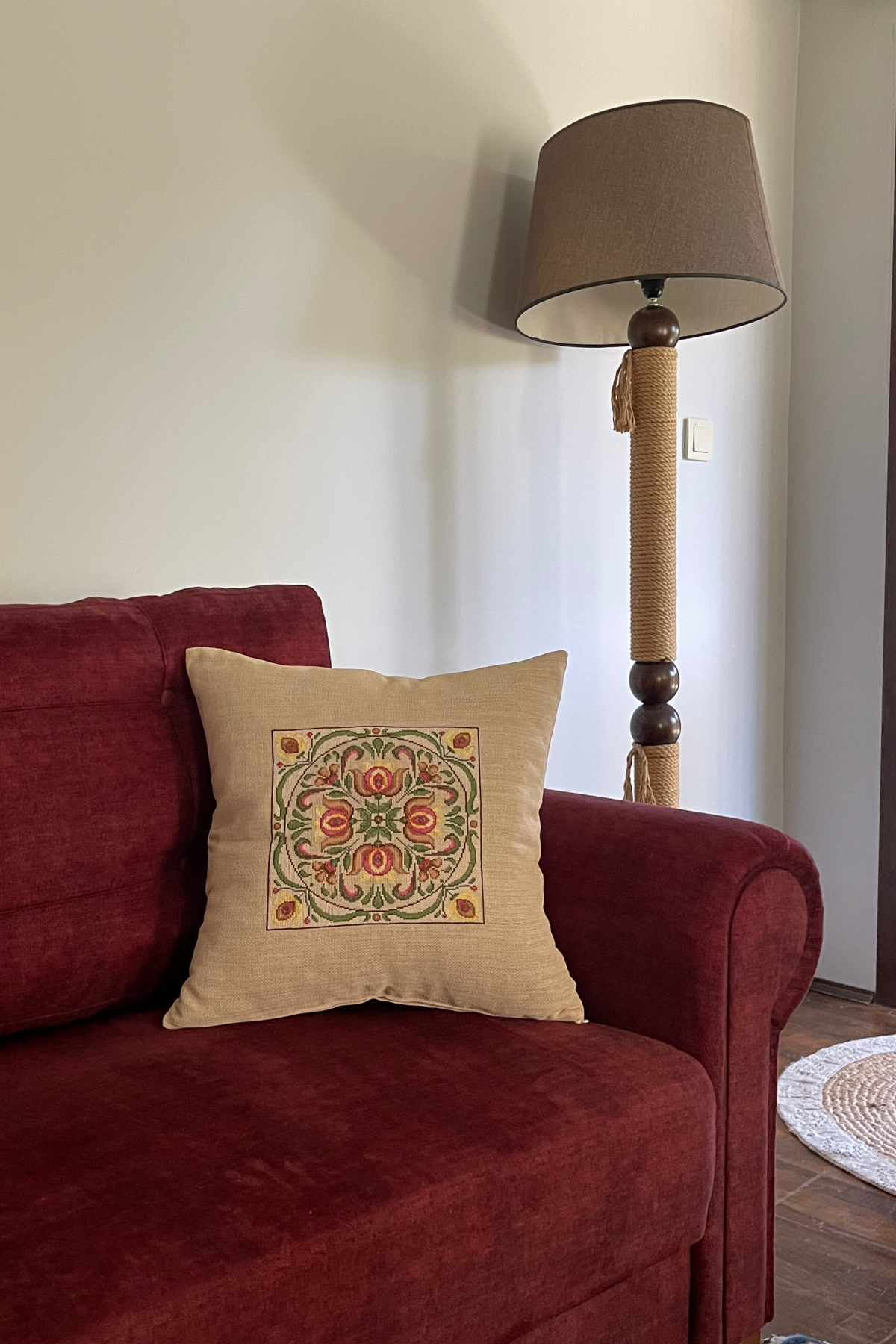 Kanaviçe İşlemeli Dekoratif Kırlent