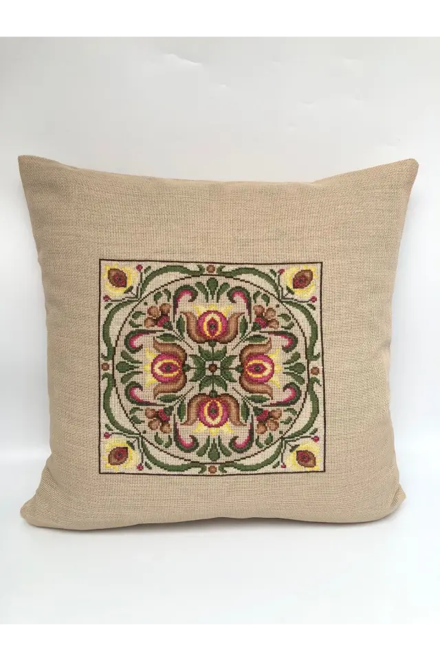 Kanaviçe İşlemeli Dekoratif Kırlent