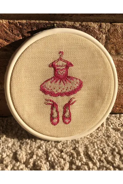 Balerin  Motifli Kanaviçe Tablo