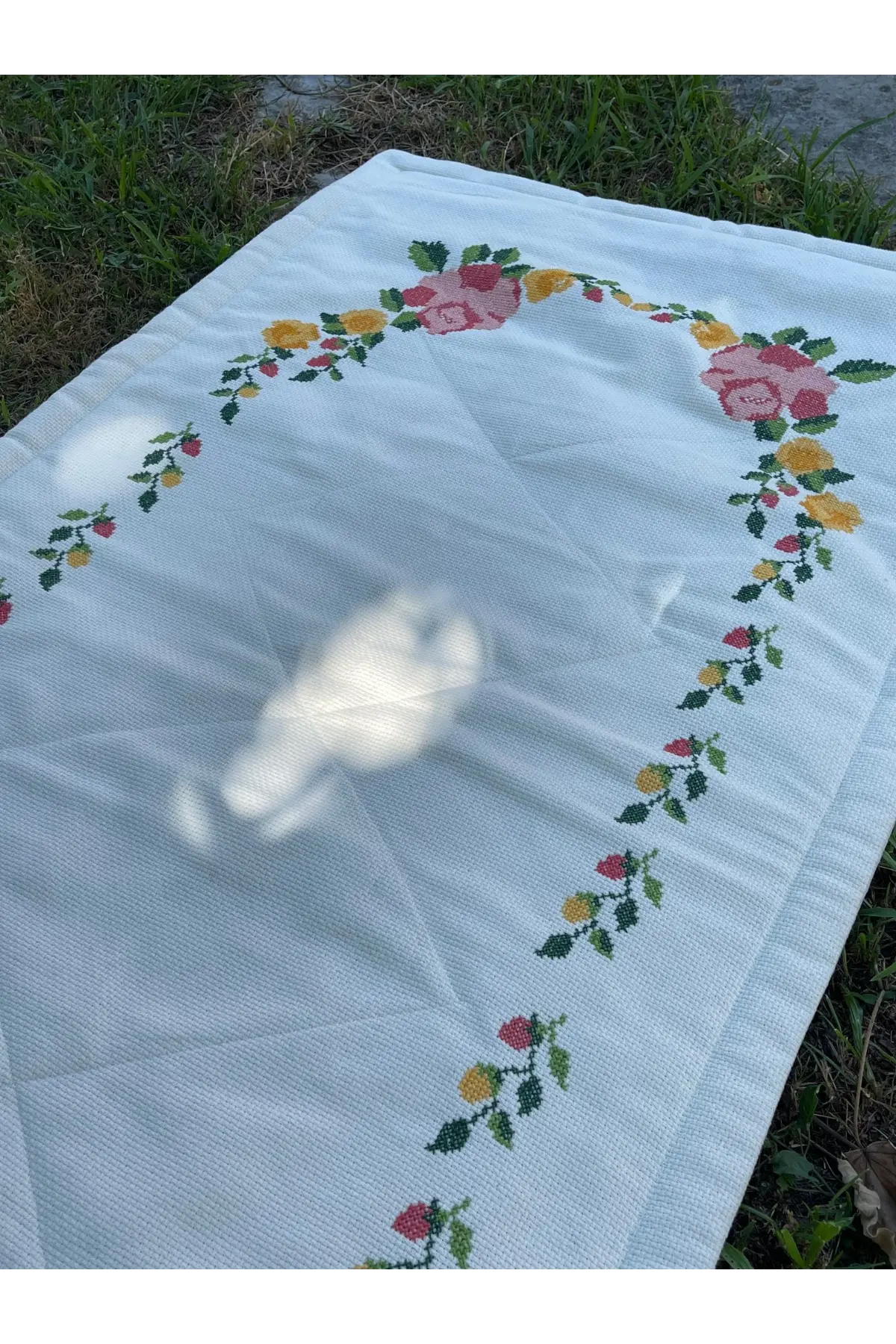 Gül Motifli Kanaviçe İşlemeli Seccade