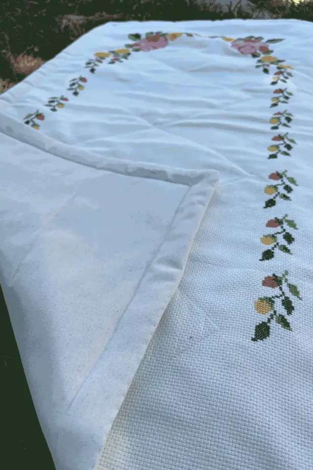 Gül Motifli Kanaviçe İşlemeli Seccade